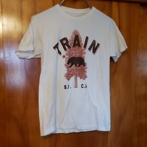 Vintage Graphic TRAIN Band CONCERT T-Shirt with Bear and Tree Design SF CA